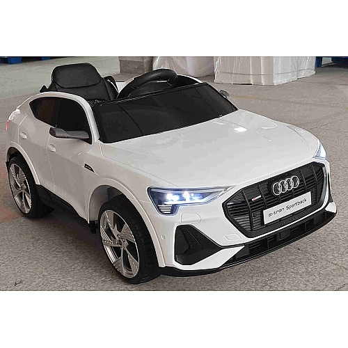 Акумулаторен джип Audi Sportback от Audi цвят бял Акумулаторен джип Audi Sportback от Audi цвят бял